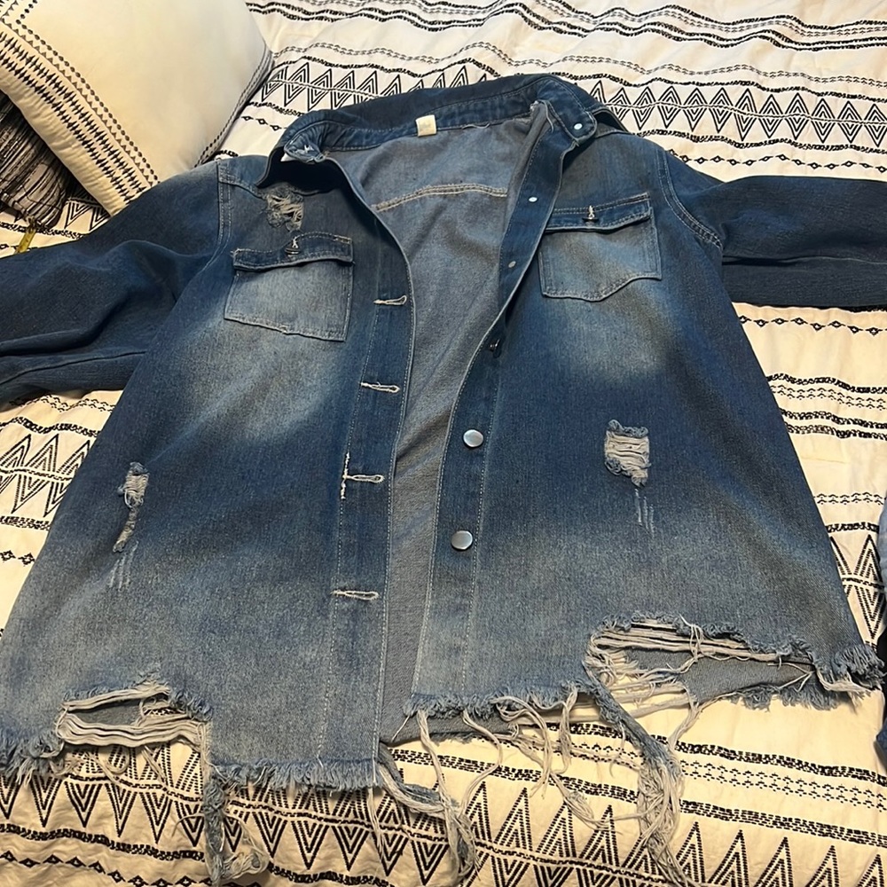Distressed jean Shacket